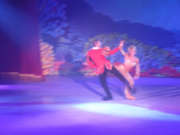 Show trượt băng (Ice skating) 'Frozen In Time' 10