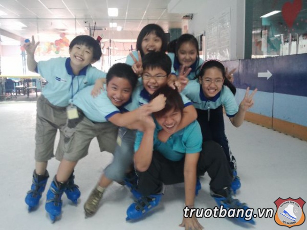 Lớp học Trượt băng tại Nhà Văn Hoá Thanh Niên 7