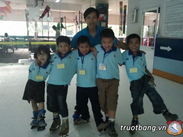 Lớp học Trượt băng tại Nhà Văn Hoá Thanh Niên 2
