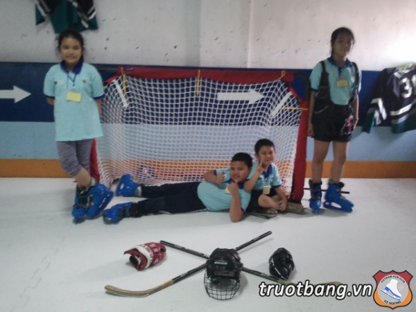 Lớp học Trượt băng tại Nhà Văn Hoá Thanh Niên 9