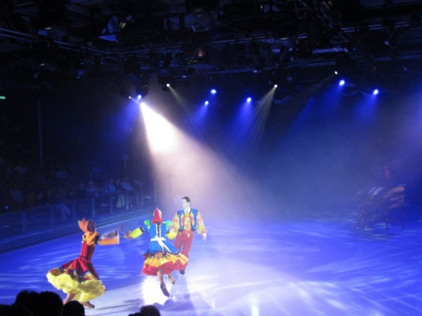 Show trượt băng (Ice skating) "Frozen In Time"