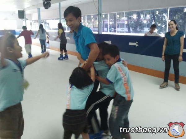 Lớp học Trượt băng tại Nhà Văn Hoá Thanh Niên 6