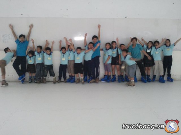 Lớp học Trượt băng tại Nhà Văn Hoá Thanh Niên 8