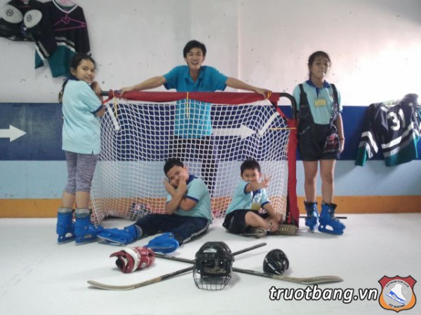 Lớp học Trượt băng tại Nhà Văn Hoá Thanh Niên 10