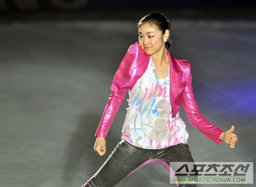 Kim Yu Na nhí nhảnh trên sân băng