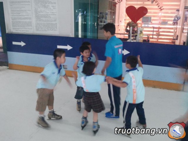 Lớp học Trượt băng tại Nhà Văn Hoá Thanh Niên 5