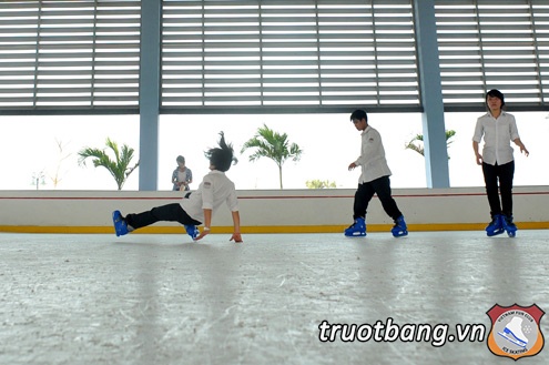 Sân trượt băng nghệ thuật tại trường ĐH FPT Hà Nội 11
